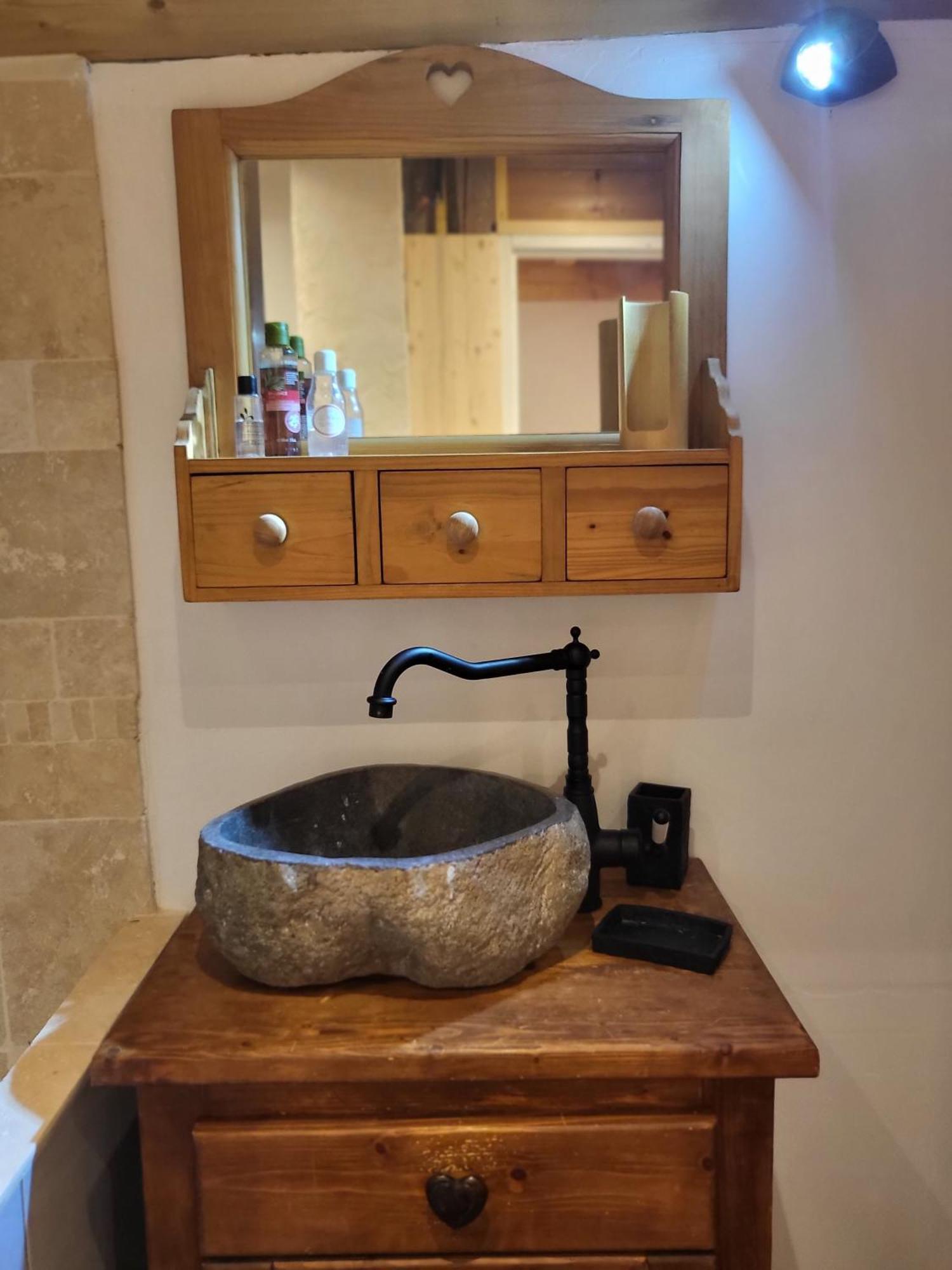 Essert-Romand Le Nid Des Cerfs Bed & Breakfast エクステリア 写真