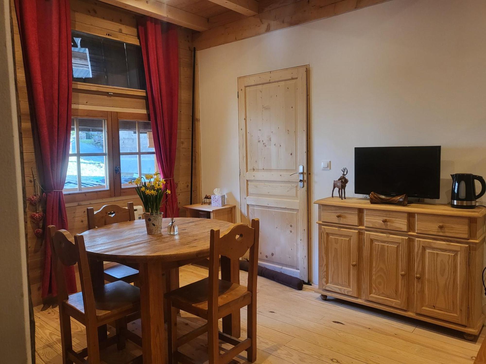Essert-Romand Le Nid Des Cerfs Bed & Breakfast エクステリア 写真